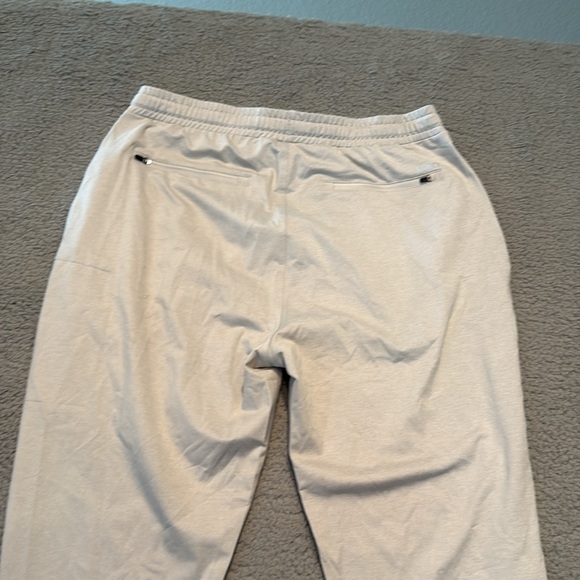 VUORI Men's Beige Jogger PantsSunday Performance Jogger 28" Vapor Heather SizeL - Picture 7 of 8